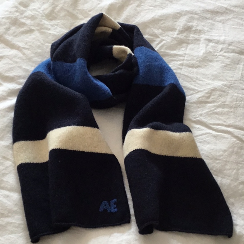American eagle scarf size os